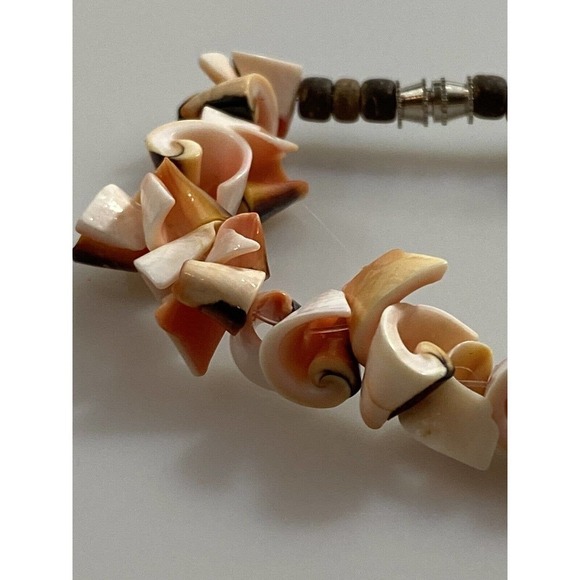 Bracelet Sea Shells Pink Boho Silver Tone Barrel Clasp 8” - Picture 5 of 9